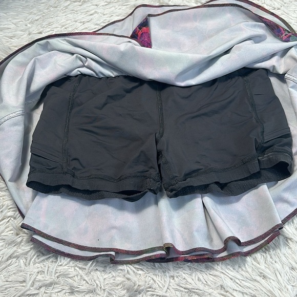 Lululemon Court Rival High-Rise Skirt Vivid Floral Tone Multi - Picture 3 of 8